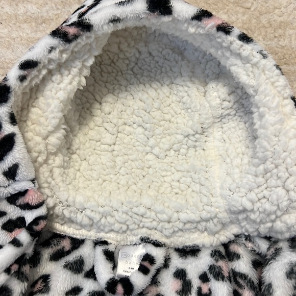 Modern Baby Super Soft Leopard Print Robe with hood! - Picture 5 of 7